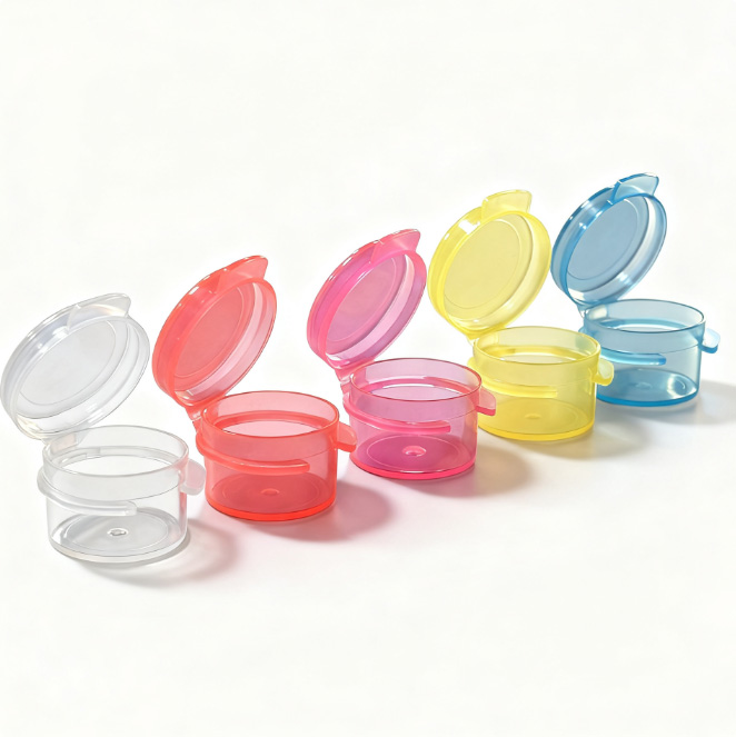 Living-hinge flip-top cap sample