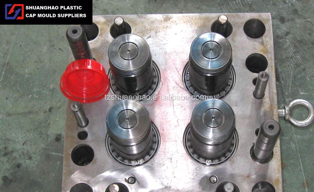 Famous plastic engine oil cap mold with produc...